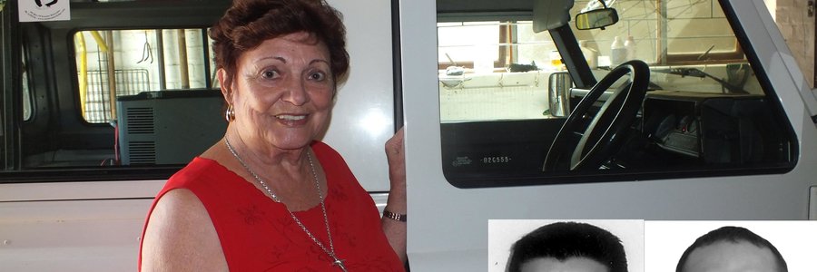 Babs Vivier by haar ge-outomatiseerde Landrover Defender in die motorhuis waar sy twee inbrekers toegesluit het.  Inlas: Leon Fourie en Brent Killian van Secma